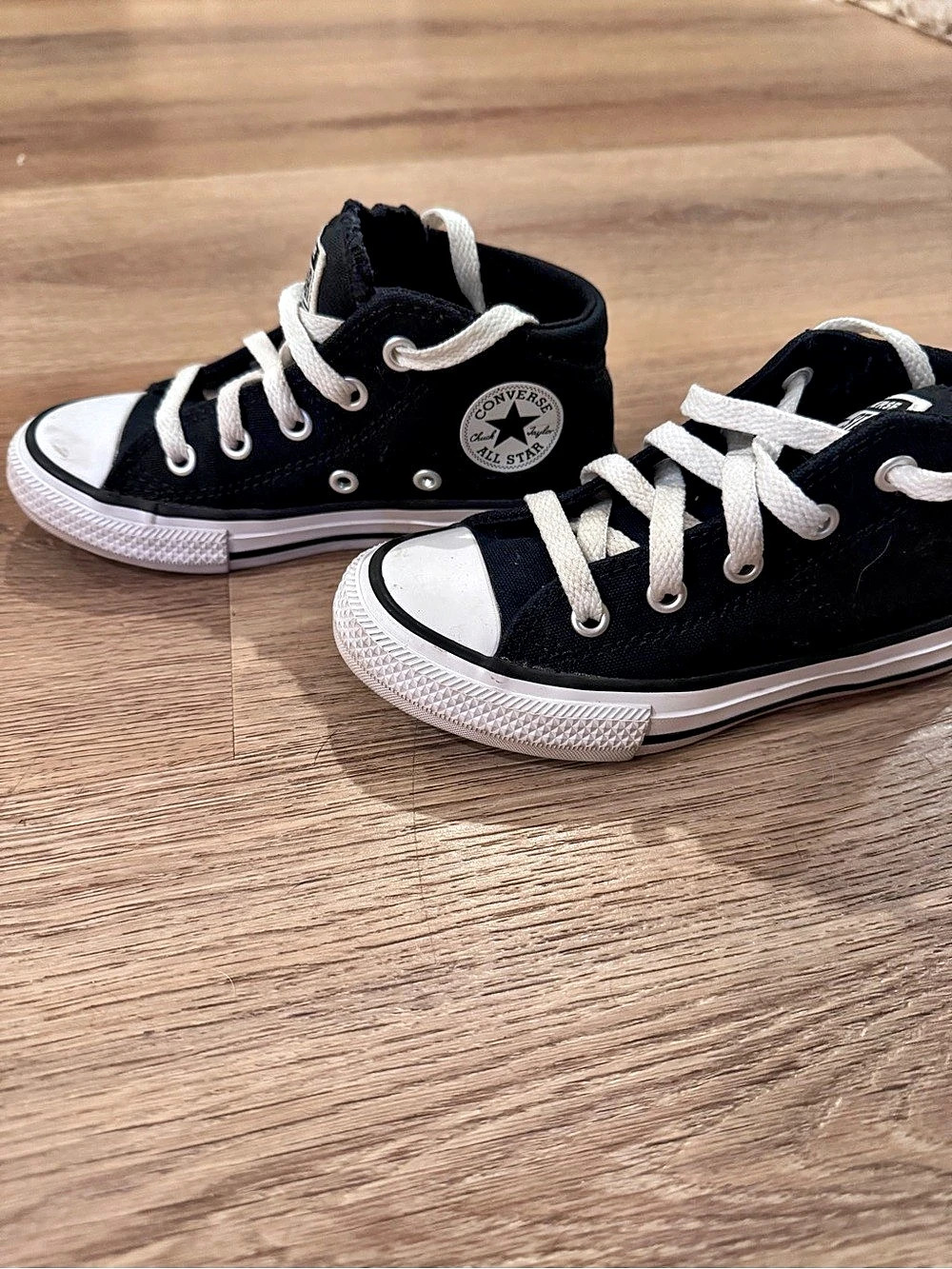 Converse Chuck Taylor All Star Street Mid Top Sneakers Black & White Girls US 1.